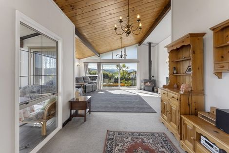 Photo of property in 13 Kenilworth Grove, Silverstream, Upper Hutt, 5019