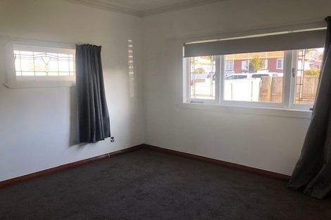 Photo of property in 77 Point Chevalier Road, Point Chevalier, Auckland, 1022