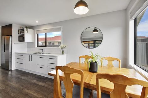 Photo of property in 6 Oakley Crescent, Hornby, Christchurch, 8042