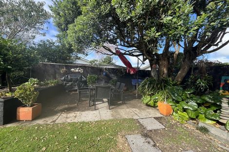 Photo of property in 112 Heta Road, Highlands Park, New Plymouth, 4312