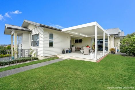 Photo of property in 28 Stace Hopper Drive, One Tree Point, 0118