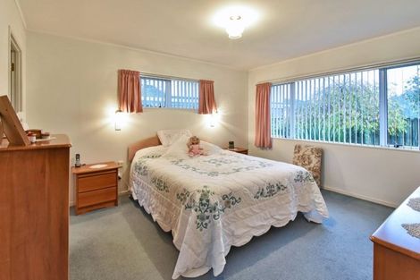 Photo of property in 2 Tuakura Way, The Gardens, Auckland, 2105