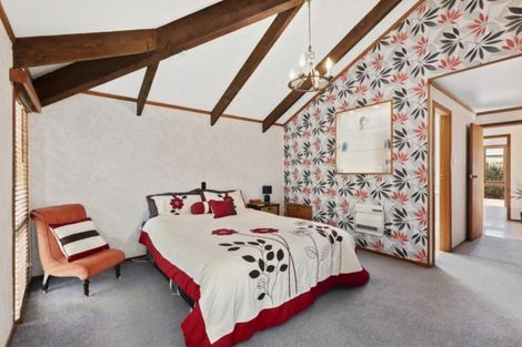 Photo of property in 5 Dalton Grove, Stokes Valley, Lower Hutt, 5019