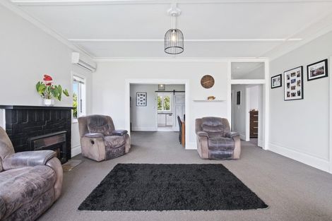 Photo of property in 11 Collingwood Road, Waiuku, 2123