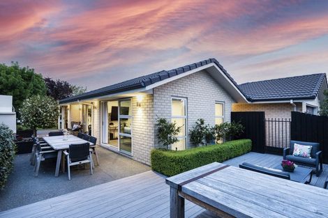 Photo of property in 28 Holiday Drive, Mairehau, Christchurch, 8052