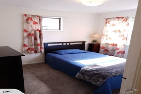 Photo of property in 35 Claverdon Drive, Massey, Auckland, 0614