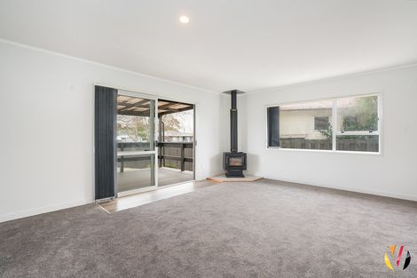Photo of property in 6 Stoll Place, Clendon Park, Auckland, 2103