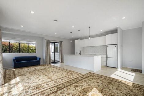 Photo of property in 4a Barron Drive, Green Bay, Auckland, 0604