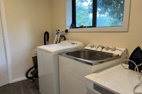 Photo of property in 135 Avonhead Road, Avonhead, Christchurch, 8042