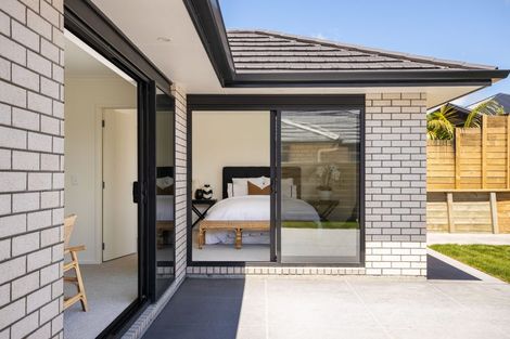 Photo of property in 8 Oakmont Crescent, Waiwhakaiho, New Plymouth, 4312