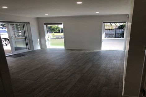 Photo of property in 1/7 Tulloch Place, Conifer Grove, Takanini, 2112