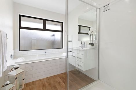 Photo of property in 4 Cone Peak Close, Lake Hayes, Queenstown, 9304