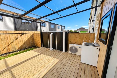 Photo of property in 2/20a Cleek Road, Mangere East, Auckland, 2024