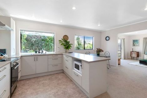 Photo of property in 2/39 Browns Bay Road, Browns Bay, Auckland, 0630