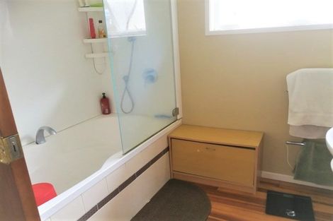 Photo of property in 1 Malters Place, Browns Bay, Auckland, 0630