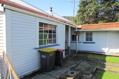 Photo of property in 16 Thompson Street, Greymouth, 7805