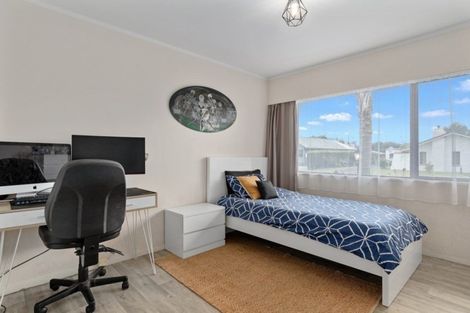 Photo of property in 15 Endeavour Avenue, Welcome Bay, Tauranga, 3112