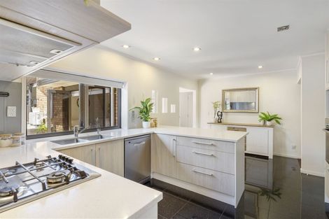 Photo of property in 70 Golfland Drive, Golflands, Auckland, 2013