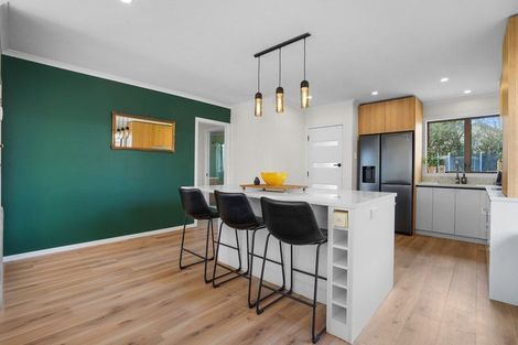 Photo of property in 16 Holloway Place, Forest Lake, Hamilton, 3200