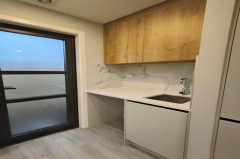 Photo of property in 13e Windermere Crescent, Blockhouse Bay, Auckland, 0600