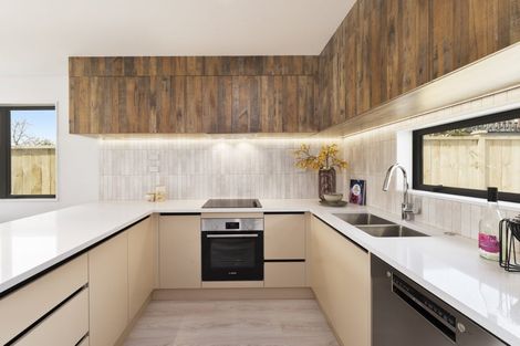 Photo of property in 31 Tiroroa Avenue, Te Atatu South, Auckland, 0610