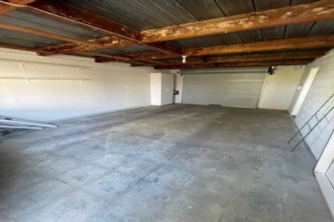 Photo of property in 2/100 Titirangi Road, New Lynn, Auckland, 0600