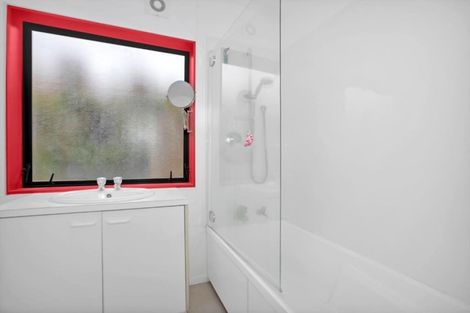 Photo of property in 38a Harbour View Road, Point Chevalier, Auckland, 1022