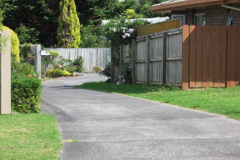 Photo of property in 13 Heversham Place, Glendene, Auckland, 0602