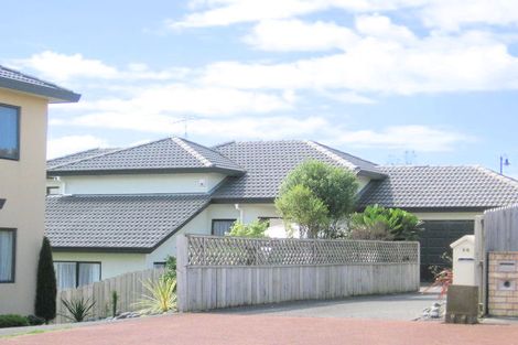 Photo of property in 36 Crimson Park, Oteha, Auckland, 0632