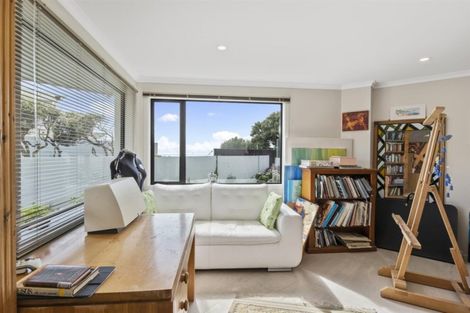 Photo of property in 24 Tiri Road, Milford, Auckland, 0620