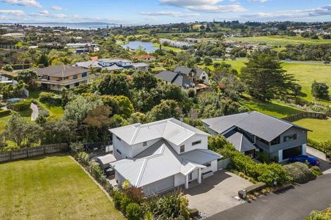 Photo of property in 18 Bella Vista Drive, Gulf Harbour, Whangaparaoa, 0930