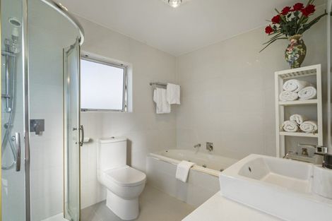 Photo of property in 5 Bintulu Place, Fairview Heights, Auckland, 0632