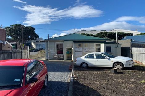 Photo of property in 74 Kilbirnie Crescent, Kilbirnie, Wellington, 6022