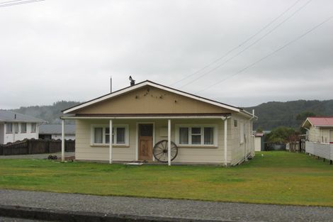 Photo of property in 5 Mawhera Street, Dobson, Greymouth, 7805