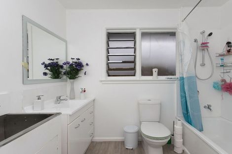 Photo of property in 2/9 Curletts Road, Sockburn, Christchurch, 8042