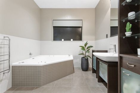 Photo of property in 35 Aranui Drive, Papamoa Beach, Papamoa, 3118