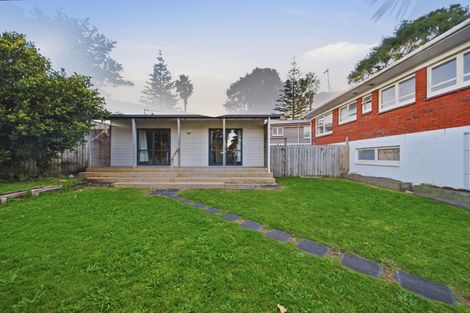 Photo of property in 3 Halberg Street, Glenfield, Auckland, 0629