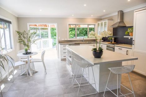 Photo of property in 5 Barton Street, Strandon, New Plymouth, 4312