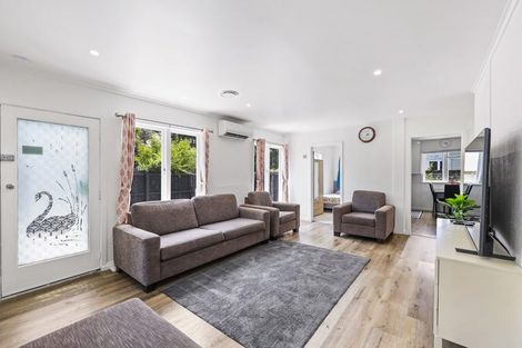 Photo of property in 2/176 Henderson Valley Road, Henderson, Auckland, 0612