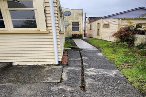 Photo of property in 125 Bridge Street, Eltham, 4322