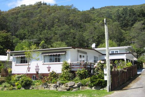 Photo of property in 27a Milton Terrace, Picton, 7220