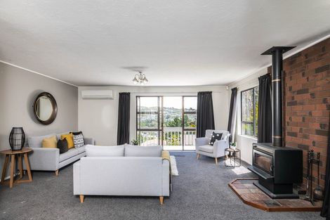 Photo of property in 16 Dominica Crescent, Grenada Village, Wellington, 6037