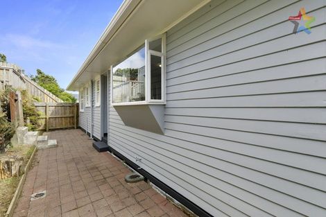 Photo of property in 5 Balmain Street, Newlands, Wellington, 6037