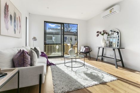 Photo of property in 2/7 Cedar Heights Avenue, Massey, Auckland, 0614