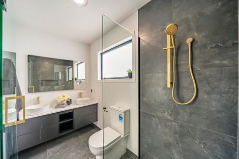 Photo of property in 47b Heretaunga Square, Silverstream, Upper Hutt, 5019