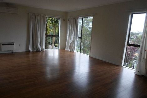 Photo of property in 1/7 Deverell Place, Northcross, Auckland, 0632