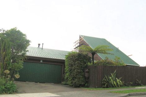 Photo of property in 24 Greyfriars Crescent, Tawa, Wellington, 5028
