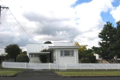 Photo of property in 92 Astley Avenue, New Lynn, Auckland, 0600