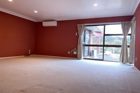 Photo of property in 5 Kookaburra Place, Botany Downs, Auckland, 2010