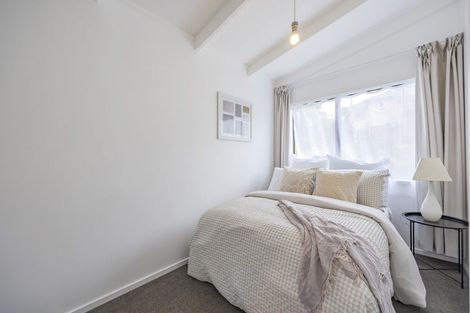 Photo of property in 2/104 Ocean View Road, Northcote, Auckland, 0627